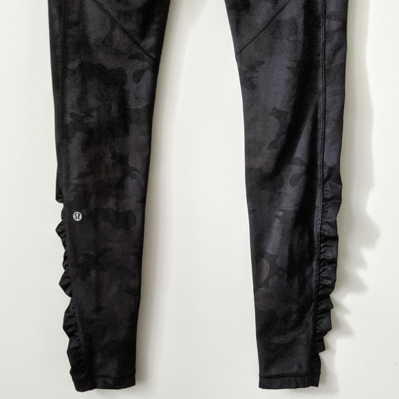 🦄 RARE Lululemon Savasana Camo Black Speed Tight - Picture 8 of 12